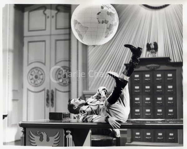 chaplin10 Chaplin, The Great Dictator, Globe Scene