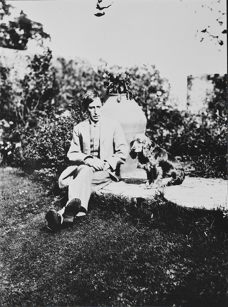 Leonard Woolf and Pinka in Monk’s House garden:  photograph (modern), 1931.  Presented by Elizabeth P. Richardson ’43. 