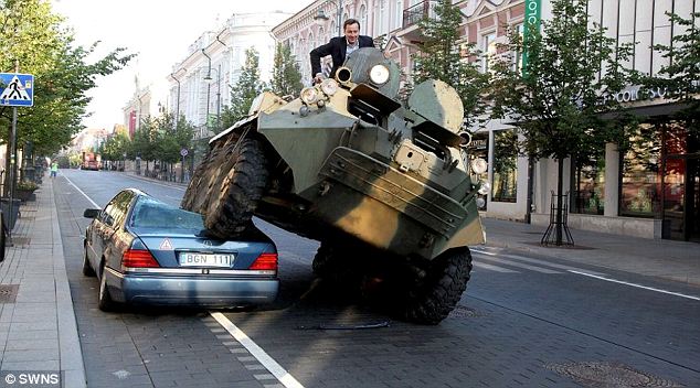 ---Read More:http://www.dailymail.co.uk/news/article-2021838/Mayor-Arturas-Zuokas-uses-tank-crush-illegally-parked-cars-Vilnius.html
