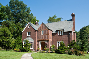 ---This Tudor-style house at 1015 Edgewood was built about 1939 for the Maier family.---click image for source...
