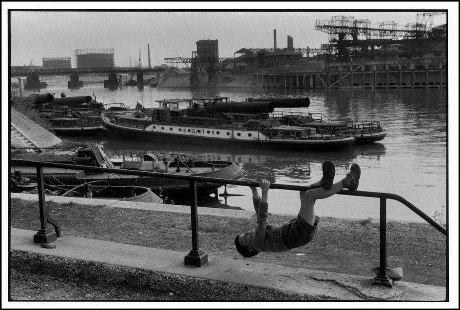 ---FRANCE. Ile-de-France. Val-de-Marne. Ivry-sur-Seine. 1956.---click image for source...